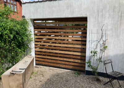 Fra udtjent garage til moderne carport!